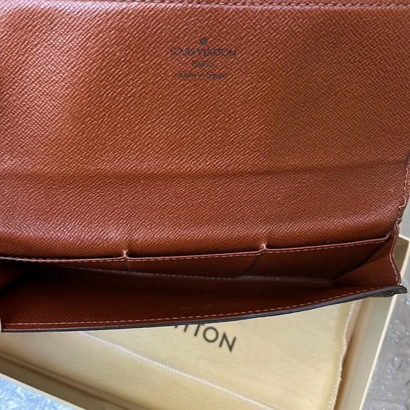 Authentic Louis Vuitton Monogram Bi Fold Wallet